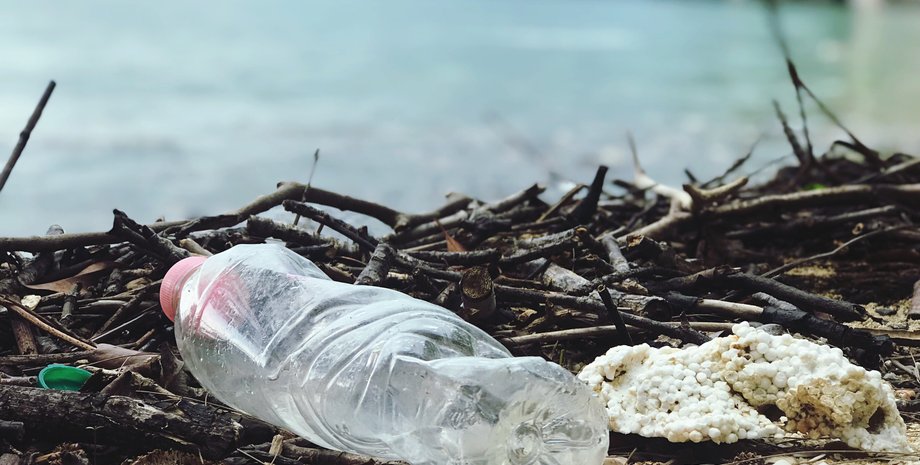 мусор на побережье