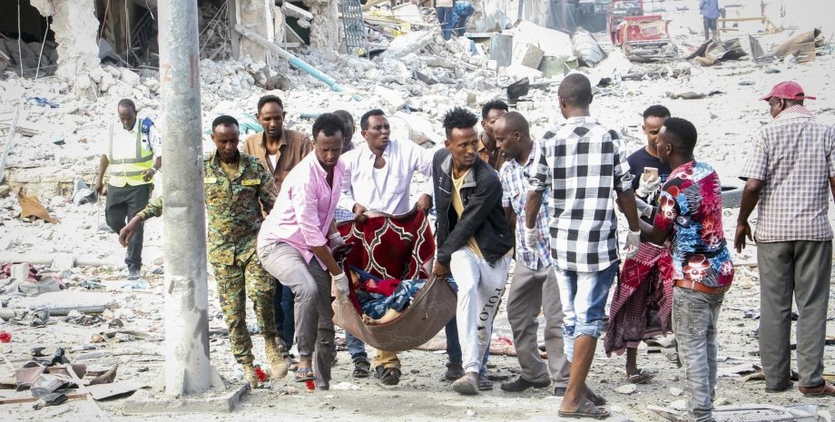 Теракт террористический акт взрыв взрывчатка Сомали Могадишо исламисты