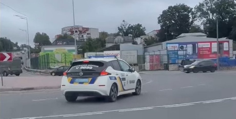 полицейский ниссан лиф, Nissan Leaf, электромобиль Nissan Leaf, полицейское авто