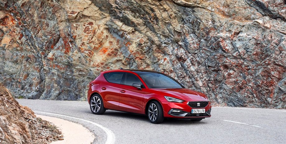 экстерьер, новый хэтчбек, новый SEAT Leon четвертого поколения, новый SEAT Leon на горной дороге