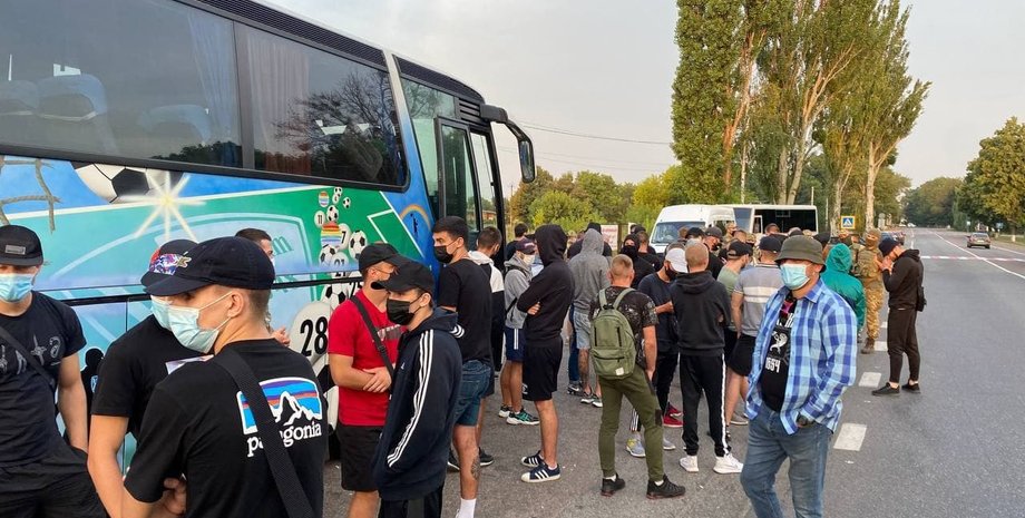 СБУ задержала автобусы "Нацкорпуса" под Харьковом