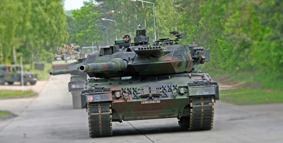 Танки Leopard, німецькі танки, колона німецьких танків, танки для України