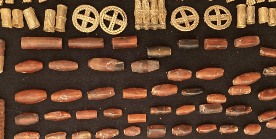 золоті прикраси, древні люди, бронзова доба, археологія, історія