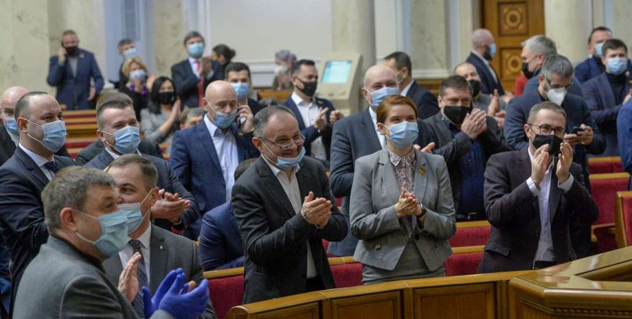 Народные депутаты в сессионном зале 17 ноября