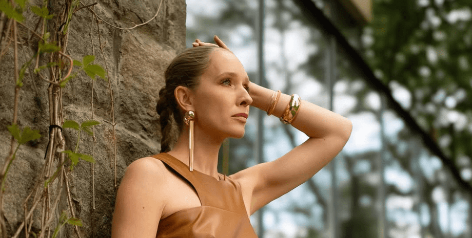 Відома українська телеведуча Катерина Осадча показала свій гардероб в Instagram