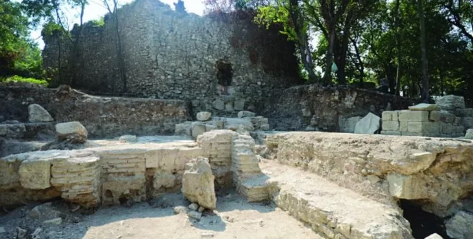 фракийско-фригийские племена, историческое наследие, археологическое наследие, древняя гавань, римский период, эллинистический период, император Константин Великий, район викингов, морская торговля, археология, раскопки