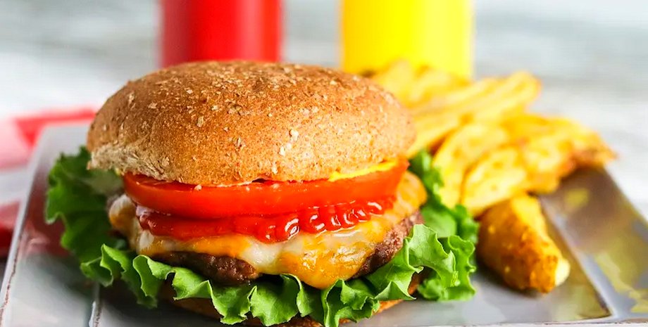 гамбургер, гамбургер с говяжьей котлетой,