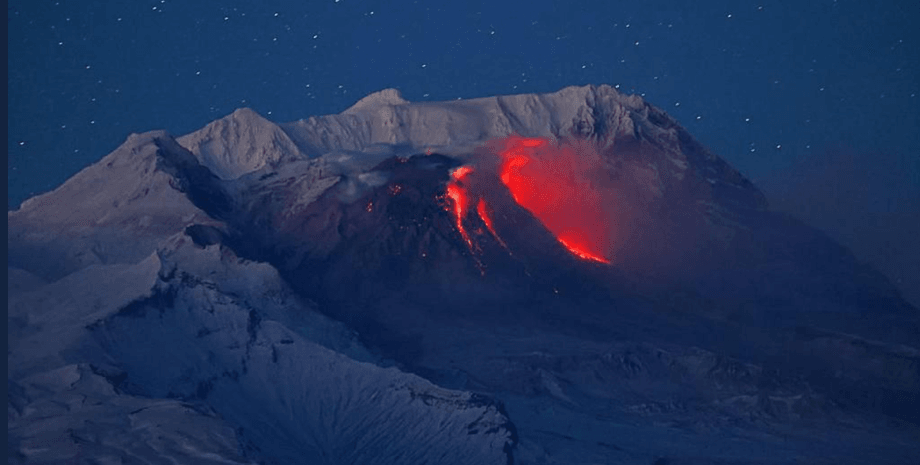 вулкан, вулканы России, камчатка, камчатский вулкан, на камчатке проснулся вулкан, извержение вулкана видео, вулкан шивелуч, вулкан ключевский, магма