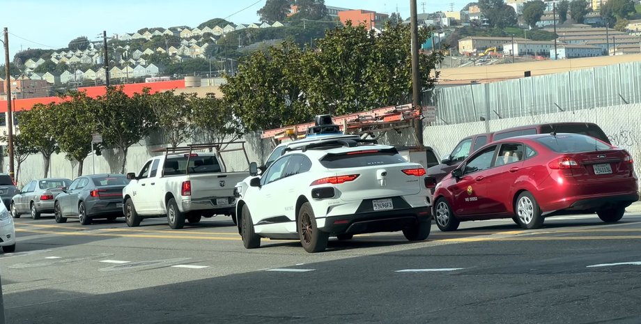 Беспилотное такси, Автономный транспорт, Авто, Автомобили, Дорога, Видео, Встречная полоса, Водители