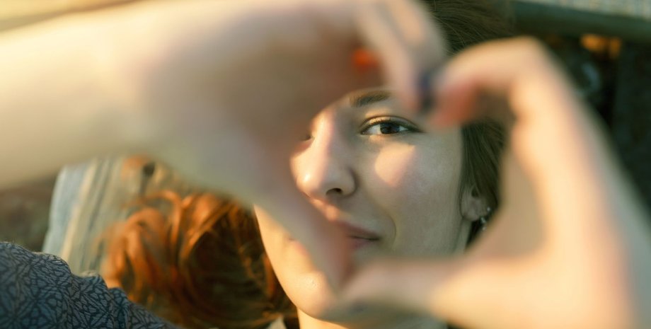 жест сердечко фото