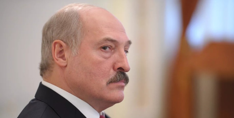 Who really should worry is Lukashenko, according to the former American diplomat...