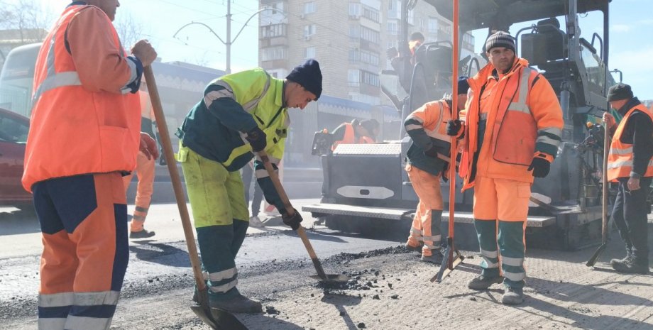 робота в Україні під час війни, середня зарплата в україні