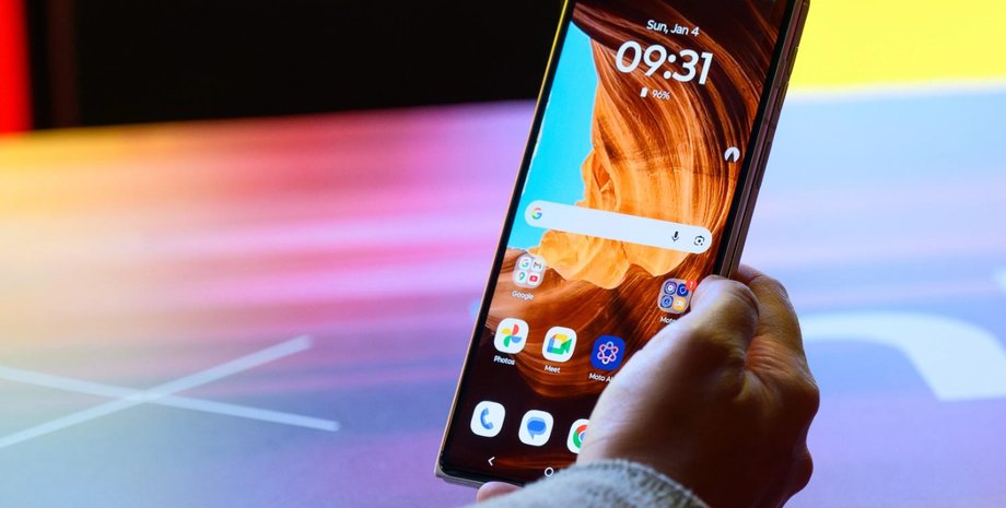 Складной смартфон Motorola Razr Fold