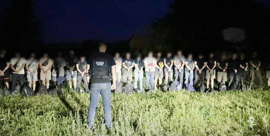 Пограничники задержали 24 уклонистов