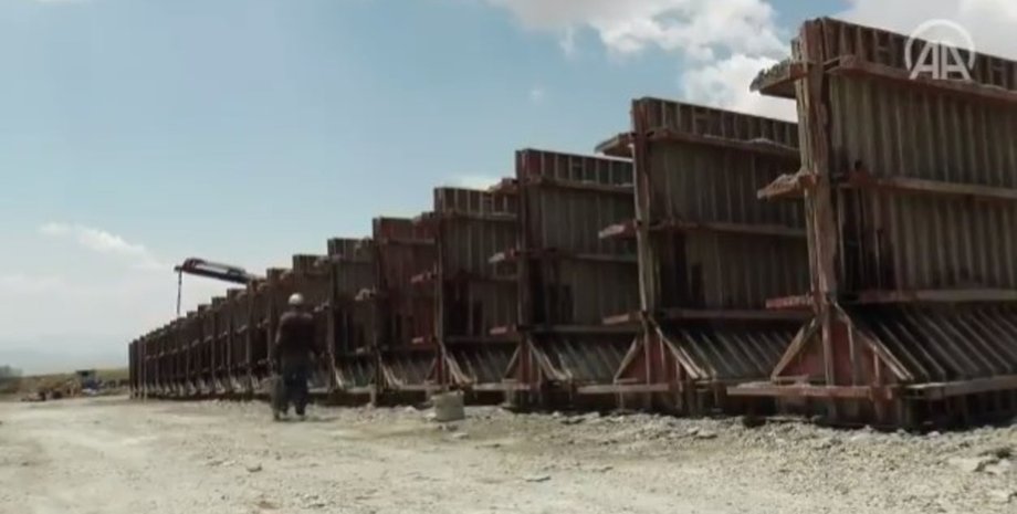 стена, Турция, Иран