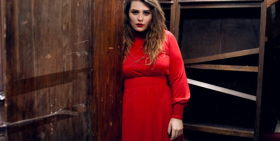 Александра Зарицкая сказка, группа сказка, солистка сказки рассказала об ограбленном доме в Гостомеле