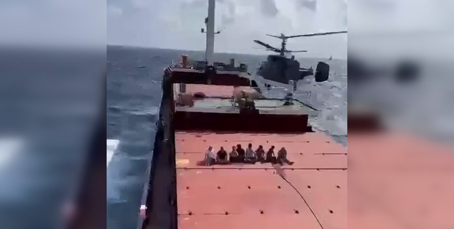 Судно могли остановить сразу при выходе за пределы территориального моря Турции