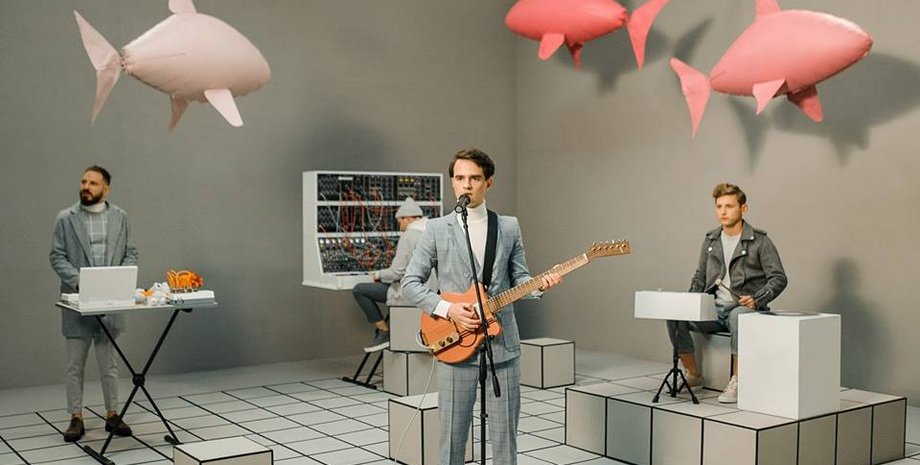 Фото: facebook.com/brunettesshootblondes