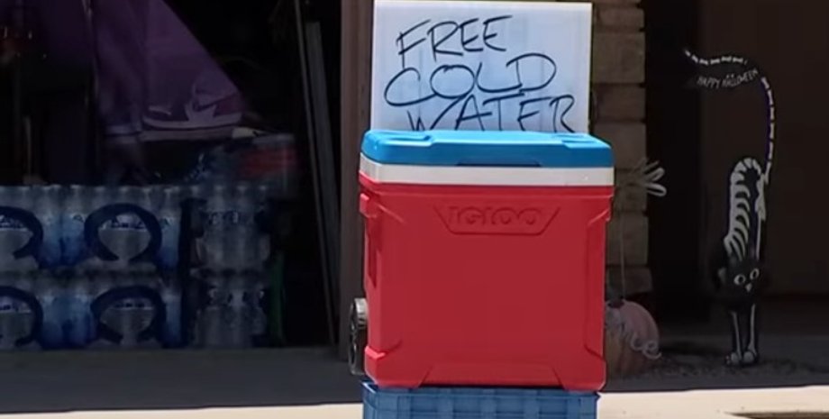 чоловіка оштрафували за роздачу води людям під час спеки