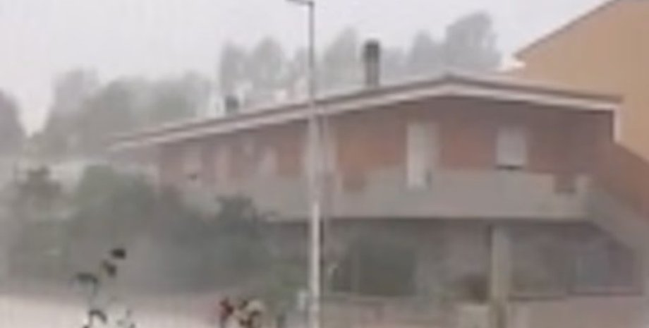 Больше всего пострадали острова Сицилия и Сардиния