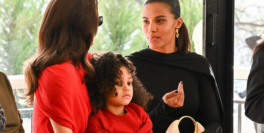 кайлі дженнер, стормі Вебстер, Тіна Кунакі, показ жакмюс