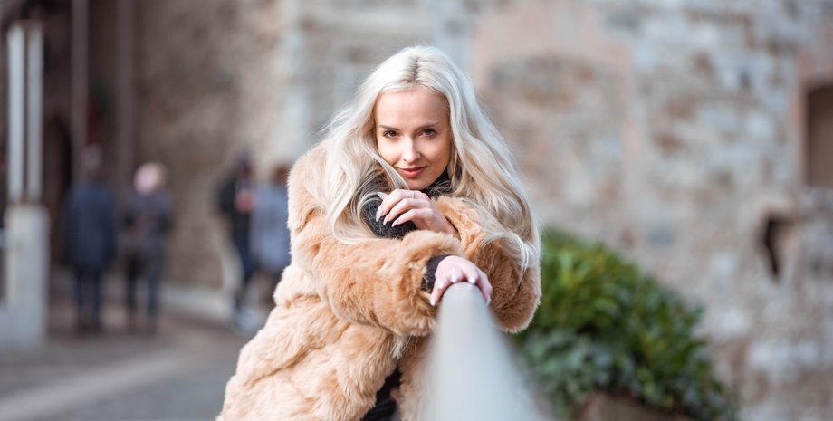 девушка в шубе