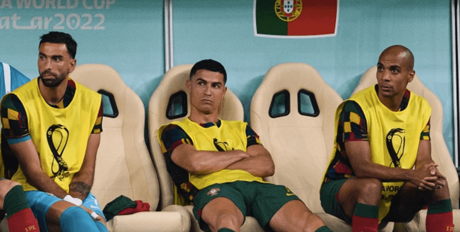 Роналду уходит с поля