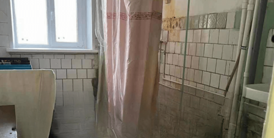 Душова в гуртожитку Карпатського університету душова кімната в університеті