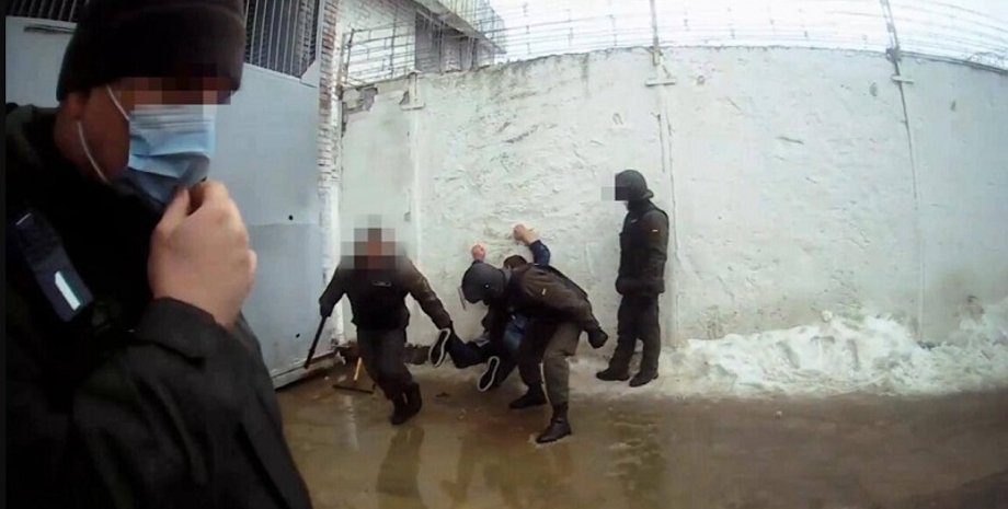 колонії, катування в колоніях, ДБР, розслідування ДБР, в'язні в українських колоніях