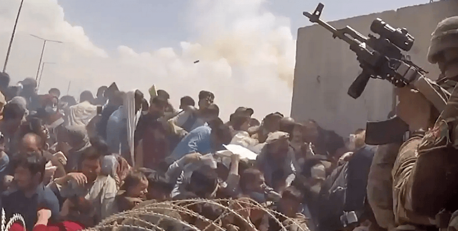 кадри з аеропорту Кабула