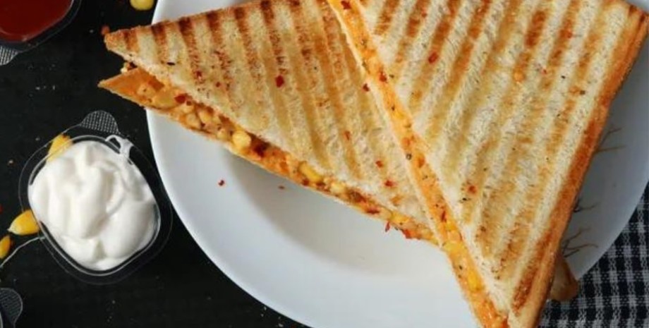 тости з сиром і кукурудзою, рецепт перекусу тости з сиром і кукурудзою, рецепт перекусу, швидкий перекус