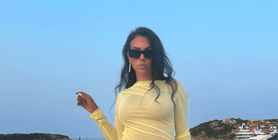 Джорджина Родригес, девушка криштиану роналду, трендовые купальники 2023, самый модный цвет лета 2023, саудовская аравия, барби