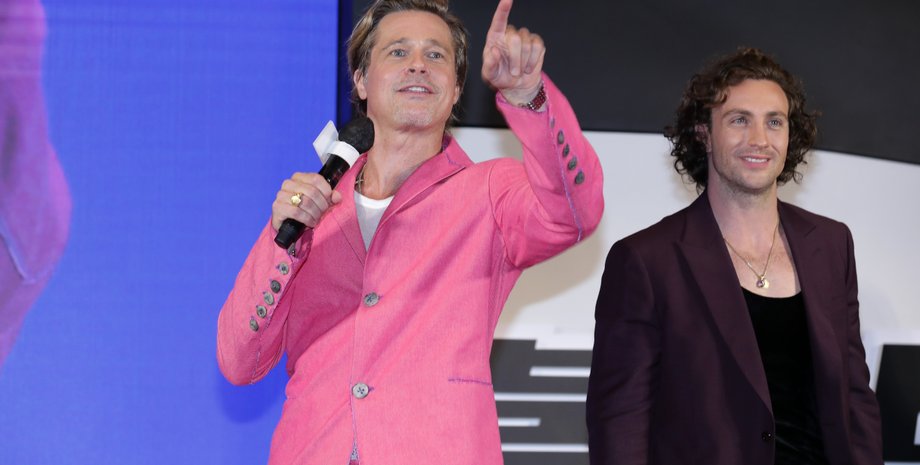 Брэд Питт и Аарон Тейлор-Джонсон на премьере фильма "Поезд-пуля" в Сеуле