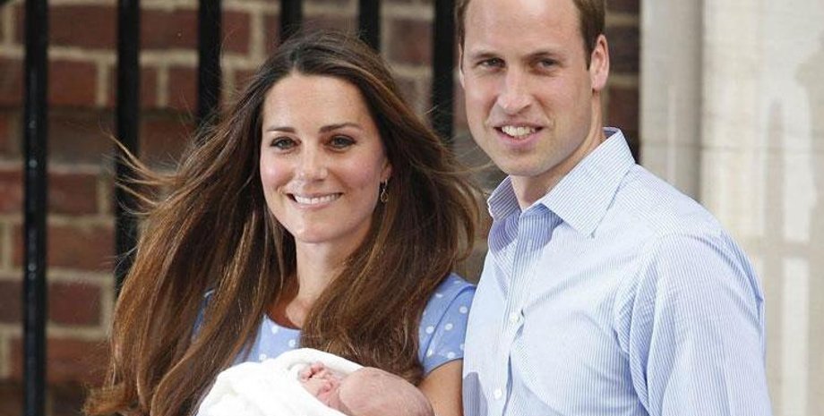Кейт и Уильям с первенцем / Фото: Twitter.com/KensingtonRoyal