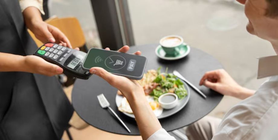 Заплатив за їжу в ресторані у 100 разів більше, аніж треба, курйоз, Таїланд