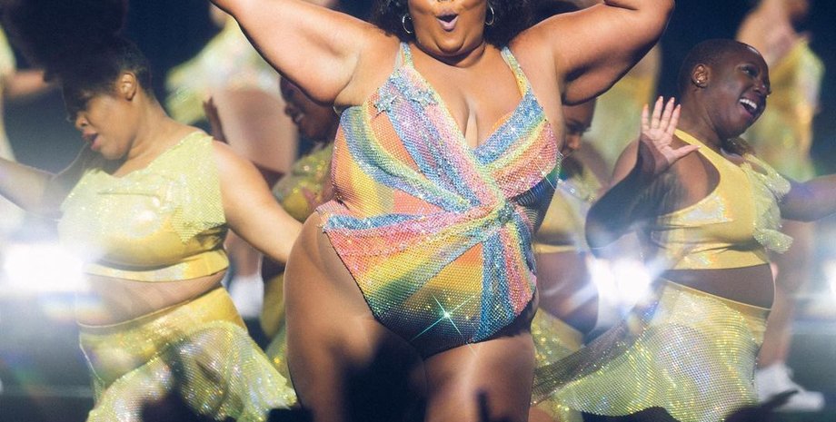 Ліззо, звинувачення, невиплата зарплати