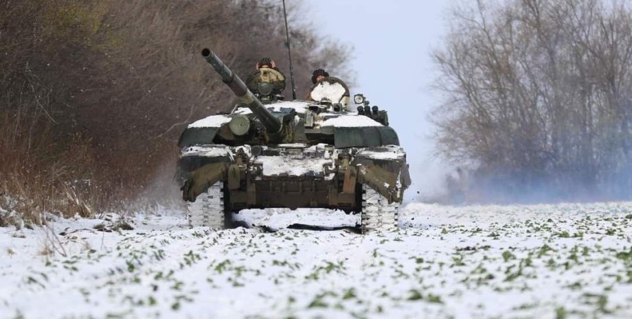 Plus de 600 envahisseurs ont pu éliminer le front des forces armées. Quatre autr...