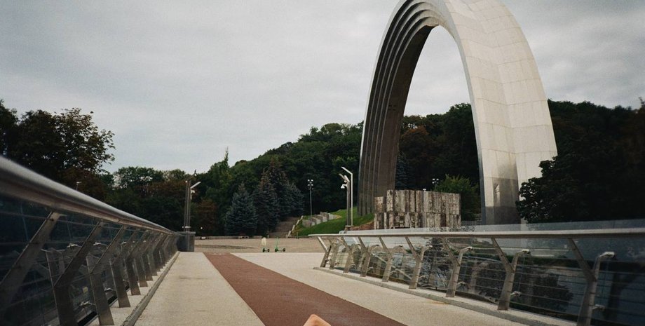 Стеклянный мост в Киеве