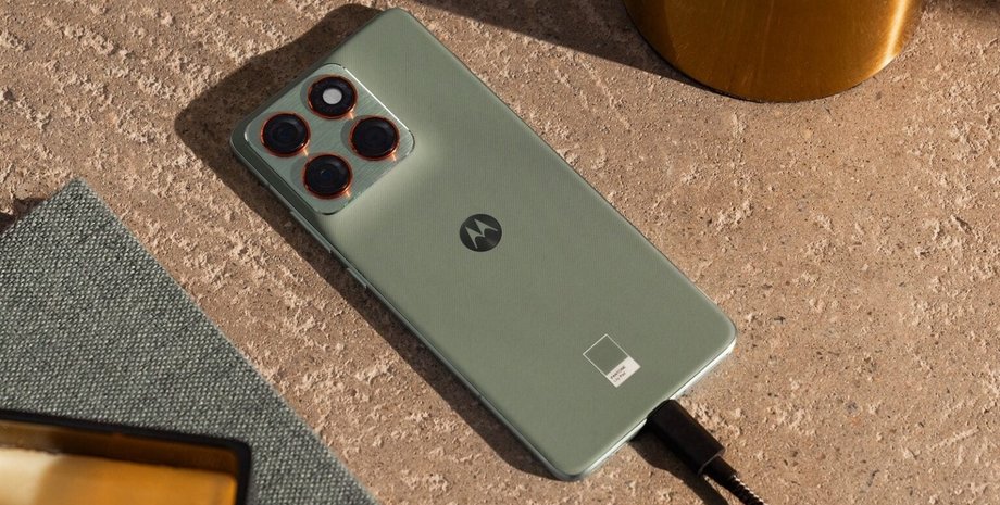 смартфон Moto Edge 70 Ultra