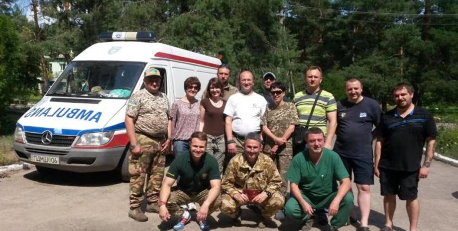 Медики-добровольцы / Фото: facebook.com/1mobilehospital