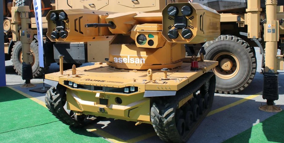 Наземний дрон GÜRZ виставці IDEF 2025