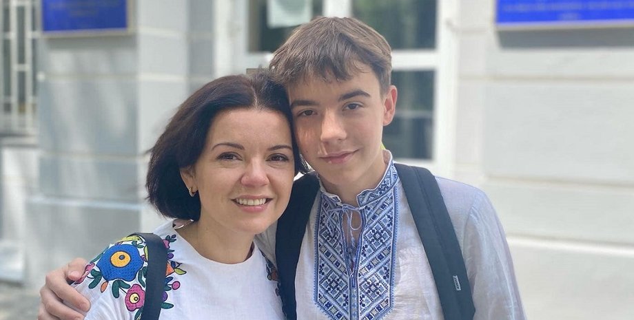 Teilen: Mykhailos Eltern, ein bekannter Fernsehmoderator und eine Persönlichkeit...