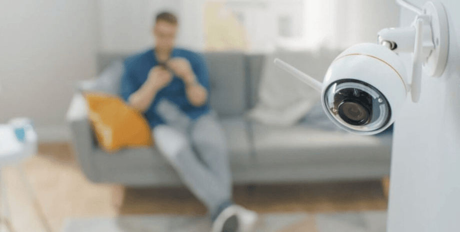 Прихована камера вдома показала, чим займається кішка вночі, господар був здивований, побачивши запис, смішні історії