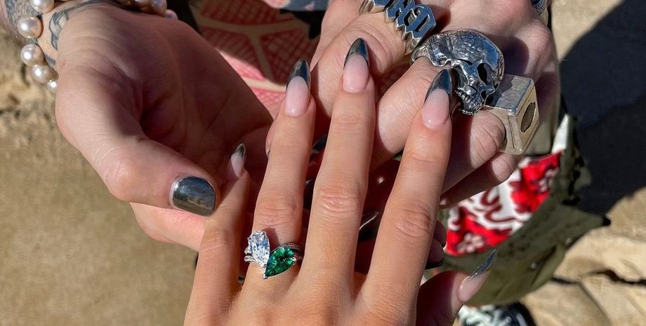 металлический френч, меган фокс, металлический маникюр, блестящий маникюр, модный маникюр, тренд сезона