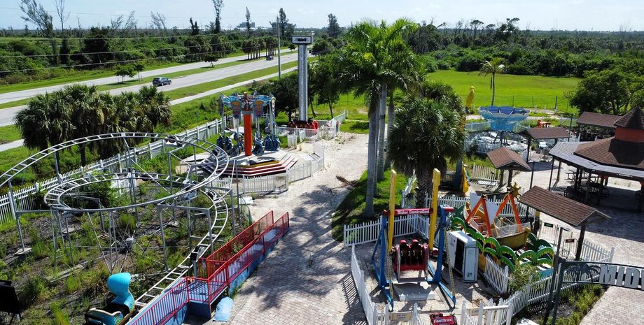 Заброшенный парк развлечений, парк аттракционов, различные аттракционы, блогер, путешествия, старые аттракционы, карусели, качели