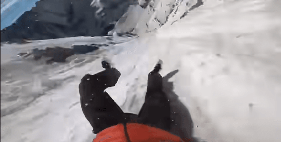 Невероятная удача: альпинисту удалось употребить после спуска на лыжах и после падения с горы