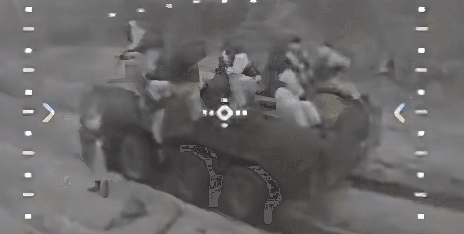 Российские военные, военная техника, БТР, оккупанты