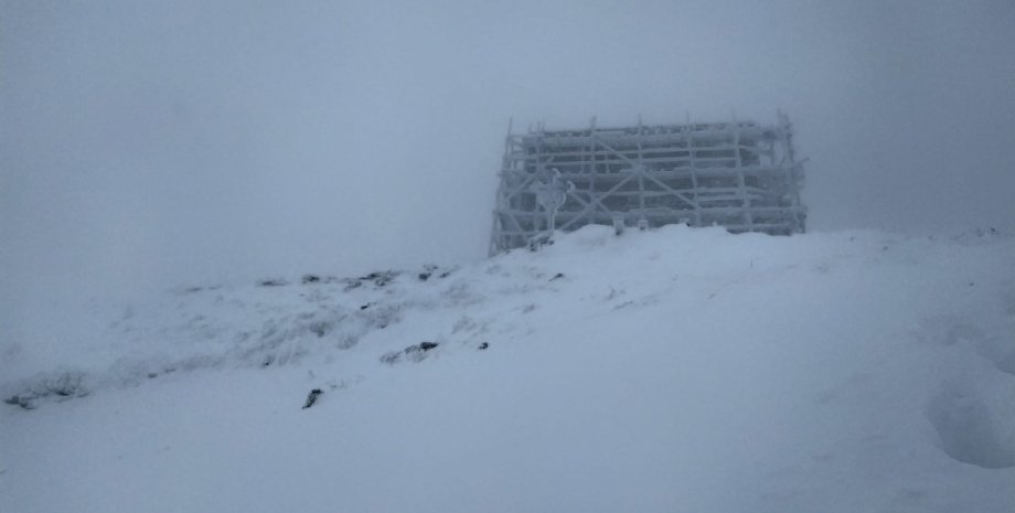 Снігопад Карпати Буран гора Піп Іван Чорногорський сніг