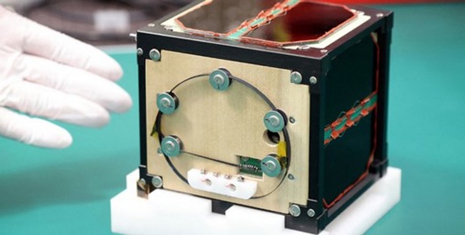 деревянный спутник