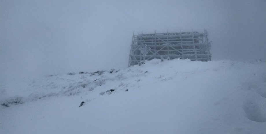 Снігопад Карпати Буран гора Піп Іван Чорногорський сніг
